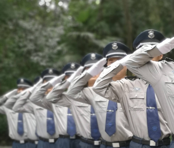 銀行安保體系通常涵蓋物理防護(hù)、人員管理、技術(shù)防控、應(yīng)急處置